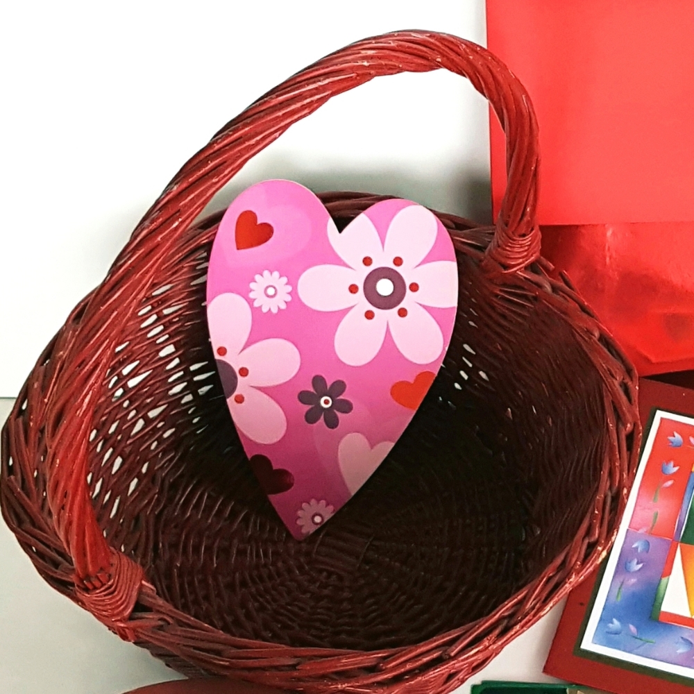 Valentine Hearts Bundle Red Wicker Basket Gift Boxes Cards Gift Bag Romantic - Picture 6 of 10